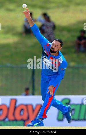 Hambantota, Sri Lanka. 02nd giugno 2023. Le bocce di Mohammad Nabi in Afghanistan durante la partita di cricket ODI del 1st tra Sri Lanka e Afghanistan allo stadio internazionale di cricket Mahinda Rajapaksa di Hambantota il 02nd giugno 2023. Viraj Kothalwala/Alamy Live News Foto Stock