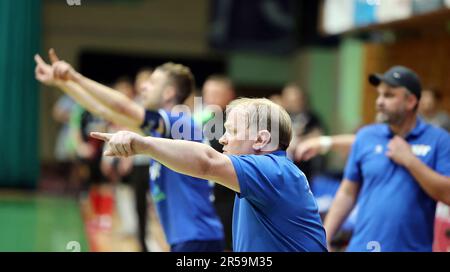 Non esclusiva: IVANO-FRANKIVSK, UCRAINA - 31 MAGGIO 2023 - Coach del FC KhIT Kyiv Oleh Lukianenko è raffigurato durante la VBET Extra League 2022/2023 MATC Foto Stock