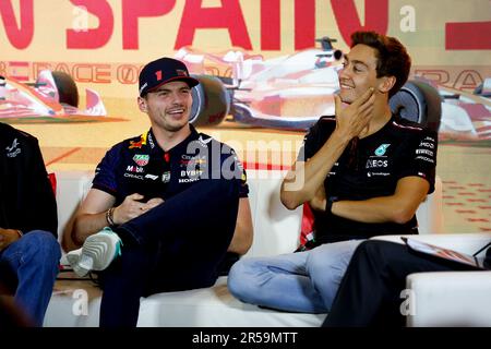 Montmelo, Spagna - 01/06/2023, VERSTAPPEN Max (Ned), Red Bull Racing RB19, ritratto RUSSELL George (gbr), Mercedes AMG F1 Team W14, ritratto durante la Formula 1 AWS Gran Premio de Espana 2023, 7th° round del Campionato del mondo di Formula uno 2023 dal 2 al 4 giugno, 2023 sul circuito di Barcellona-Catalunya, a Montmelo, Spagna - Foto: DPPI/DPPI/LiveMedia Foto Stock