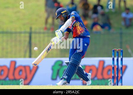 Hambantota, Sri Lanka. 02nd giugno 2023. Dushan Hemantha dello Sri Lanka gioca un colpo durante la partita di cricket ODI del 1st tra Sri Lanka e Afghanistan al Mahinda Rajapaksa International Cricket Stadium di Hambantota il 02nd giugno 2023. Viraj Kothalwala/Alamy Live News Foto Stock