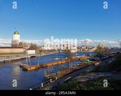 Vista soleggiata dal pendio della città di Vyborg. Foto Stock