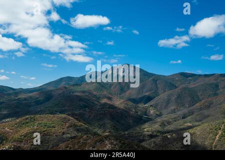 Montagne vicino Hierve el Agua, nello stato di Oaxaca, Messico. Foto Stock