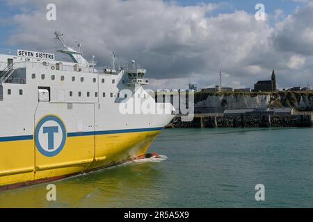 Dieppe, Normandia, Francia - 21 2022 settembre: Il traghetto passeggeri DFDS da Newhaven in arrivo al porto di Dieppe Foto Stock