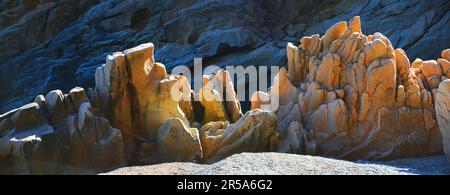 Plage de Ficajola, formazione rocciosa in una baia balneare sul Golfo di Porto, Francia, Corsica Foto Stock