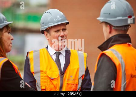 Keir Starmer leader del Partito laburista e Angela Rayner Vice leader del Partito laburista Visita al Villaggio Centurion di Barratt Homes a Leyland, Lanca Foto Stock