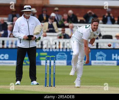 Londra, Regno Unito. 01st giugno, 2023. Mark Adair of Ireland durante il Test Match Series Day uno dei 4 match tra Inghilterra contro Irlanda al Lord's Cricket Ground, Londra il 02nd giugno 2023 Credit: Action Foto Sport/Alamy Live News Foto Stock