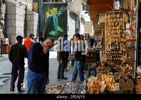 Grandi poster con il ritratto del presidente Bashar al-Assad a Damasco, Siria Foto Stock