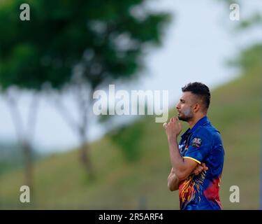 Hambantota, Sri Lanka. 02nd giugno 2023. Il capitano dello Sri Lanka Dasun Shanaka si occupa della partita di cricket ODI del 1st tra Sri Lanka e Afghanistan presso il Mahinda Rajapaksa International Cricket Stadium di Hambantota il 02nd giugno 2023. Viraj Kothalwala/Alamy Live News Foto Stock