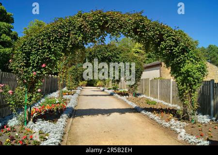 Regno Unito, West Yorkshire, Leeds, Roundhay Park, ingresso al Monet Garden. Foto Stock