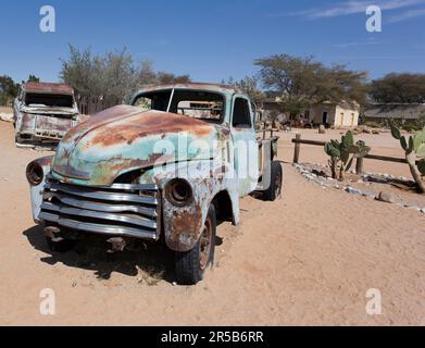 Solitaire, Namibia - 12 agosto 2018: Auto abbandonata a Solitaire, famosa città nel deserto Foto Stock