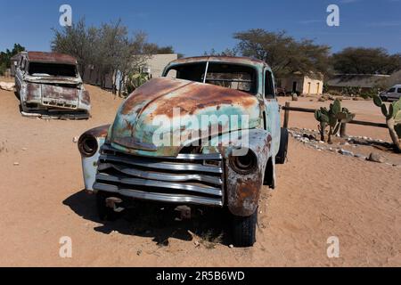 Solitaire, Namibia - 12 agosto 2018: Auto abbandonata a Solitaire, famosa città nel deserto Foto Stock