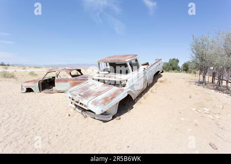 Solitaire, Namibia - 12 agosto 2018: Auto abbandonata a Solitaire, famosa città nel deserto Foto Stock