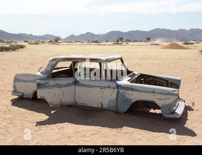 Solitaire, Namibia - 12 agosto 2018: Auto abbandonata a Solitaire, famosa città nel deserto Foto Stock