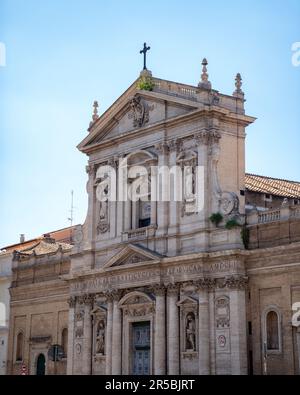 Uno scatto verticale della Chiesa di Santa Susanna alle Terme di Diocleziano a Roma Foto Stock