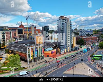 Regno Unito, West Yorkshire, Leeds, City Skyline attraverso l'area di Quarry Hill. Foto Stock