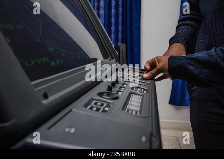 Lezioni di navigazione marittima presso l'Istituto di tecnologia per la pesca marittima di al Hoceima, Marocco Foto Stock