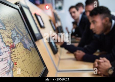 Svelare le competenze marittime: Lezioni di navigazione presso l'Istituto per la pesca di al Hoceima Foto Stock