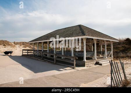 Padiglione per picnic presso la spiaggia Robert Moses Field Three di Fire Island a New York. Foto Stock