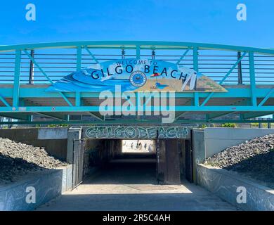 Babylon, New York, USA - 14 maggio 2023: Tunnel sotto Ocean Parkway per entrare a Gilgo Beach e nell'Oceano Atlantico. Foto Stock