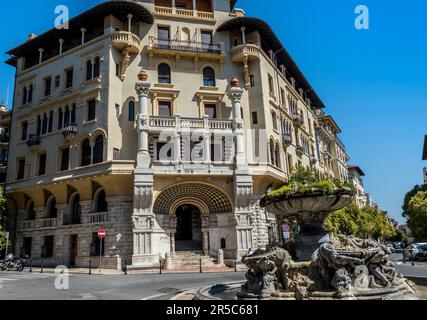 Roma, Italia - 04-12/2018: Belle case nel quartiere Coppedè di Roma Foto Stock