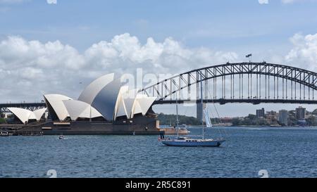 665 Vista dal punto e -Yurong o Macquarie, RBC- del Teatro dell'Opera e del Ponte del Porto. Sydney-Australia. Foto Stock