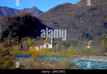 Italia Sesia, valle vicino Varallo con Sesia, fiume Piemonte Foto Stock