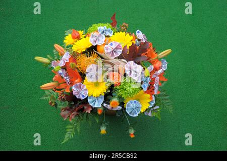 Colorato compleanno, bouquet, bouquet con banconote Foto Stock