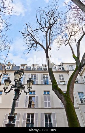 La Place de Furstenberg, dove Delacroix ha deciso di vivere, è famosa come una delle piazze più affascinanti di Parigi Foto Stock