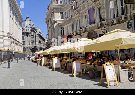 Street cafe, quartiere Lipscani, Città Vecchia, Bucarest, Romania Foto Stock