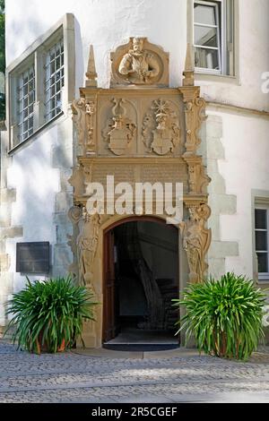 Portal, castello ormeggiato, costruito nel 1601 da Eberhard von Gemmingen, Bad Rappenau, Baden-Wuerttemberg, Germania Foto Stock