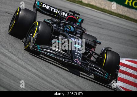 Montmelo, Spagna. 2 giugno 2023: GEORGE RUSSEL (GBR) del team Mercedes guida nella sua W14 durante la prima sessione di prove libere del GP di Spagna al circuito di Catalunya Foto Stock