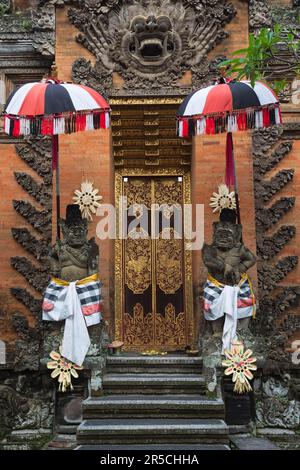 Tempio balinese, statue, Ubud, Bali, Indonesia Foto Stock