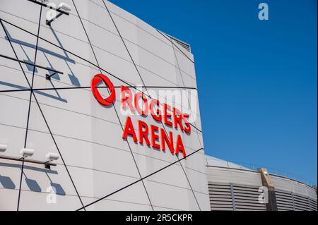 Vancouver, British Columbia - 26 maggio 2023: Segnaletica esterna sulla Rogers Arena, sede dei Vancouver Canuks. Foto Stock