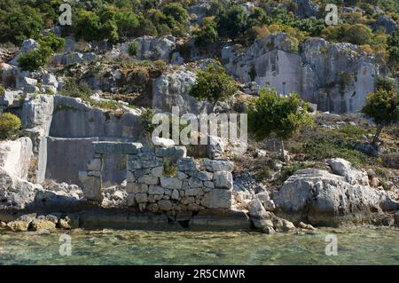 Rovine di una città affondata su Kekova, Riviera, Simena, costa turca sud, Turchia Foto Stock