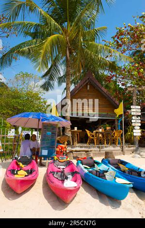 Beach bar presso Rai Leh West Beach, Krabi, Thailandia Foto Stock