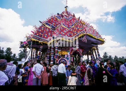 Festival dei carri tematici a Thiruvarur Tiruvarur, Tamil Nadu, India del Sud, India, Asia. Il più grande carro in India Foto Stock