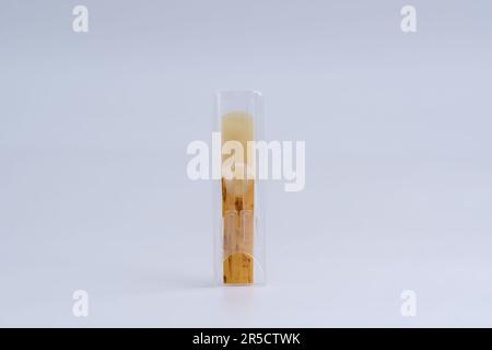 Rico RCA0315 Clarinet Reeds. Reed per Clarinet isoalted su bianco. Stafford, Regno Unito, 2 giugno 2023 Foto Stock