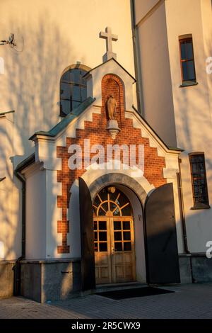 Il castello di Lancut in Polonia è una magnifica fortezza storica con un ricco patrimonio culturale, un'architettura mozzafiato, splendidi interni e giardini Foto Stock