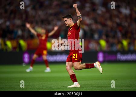 Budapest, Ungheria. 31 maggio 2023. Paulo Dybala di AS Roma gesta durante la finale di UEFA Europa League tra Sevilla FC e AS Roma. Credit: Nicolò campo/Alamy Live News Foto Stock