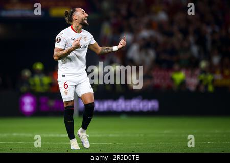 Budapest, Ungheria. 31 maggio 2023. Nemanja Gudelj del Sevilla FC gesta durante la finale della UEFA Europa League tra il Sevilla FC e AS Roma. Credit: Nicolò campo/Alamy Live News Foto Stock