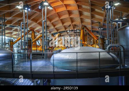 Interno della nuova distilleria di whisky scozzese presso la distilleria Macallan di Craigellachie a Moray, Scozia, Foto Stock