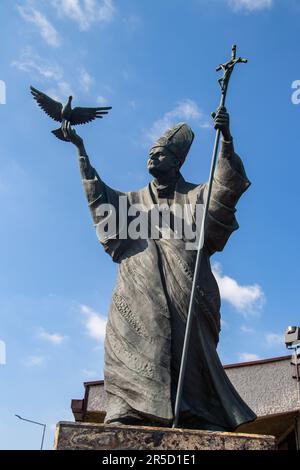 Chiesa parrocchiale nel villaggio di Orly, vicino a Radymno, Malopolska, Polonia, opera d'arte nell'architettura moderna Foto Stock