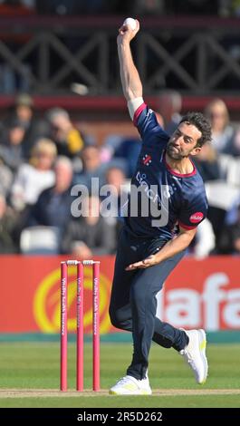 Northampton, Regno Unito. 02nd giugno, 2023. Northampton 2 giugno : ben Sanderson del Northamptonshire durante la partita Blast Vitality T20 tra Northamptonshire Steelbacks e LEICESTERSHIRE VOLPI al County Ground Northampton il 2 giugno 2023 Northampton Inghilterra . Credit: PATRICK ANTHONISZ/Alamy Live News Foto Stock