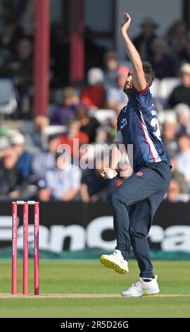 Northampton, Regno Unito. 02nd giugno, 2023. Northampton 2 giugno : ben Sanderson del Northamptonshire durante la partita Blast Vitality T20 tra Northamptonshire Steelbacks e LEICESTERSHIRE VOLPI al County Ground Northampton il 2 giugno 2023 Northampton Inghilterra . Credit: PATRICK ANTHONISZ/Alamy Live News Foto Stock