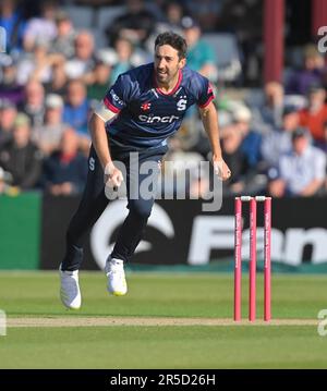 Northampton, Regno Unito. 02nd giugno, 2023. Northampton 2 giugno : ben Sanderson del Northamptonshire durante la partita Blast Vitality T20 tra Northamptonshire Steelbacks e LEICESTERSHIRE VOLPI al County Ground Northampton il 2 giugno 2023 Northampton Inghilterra . Credit: PATRICK ANTHONISZ/Alamy Live News Foto Stock