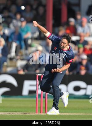 Northampton, Regno Unito. 02nd giugno, 2023. Northampton 2 giugno : ben Sanderson del Northamptonshire durante la partita Blast Vitality T20 tra Northamptonshire Steelbacks e LEICESTERSHIRE VOLPI al County Ground Northampton il 2 giugno 2023 Northampton Inghilterra . Credit: PATRICK ANTHONISZ/Alamy Live News Foto Stock