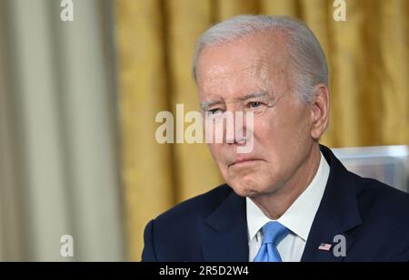 Washington DC, Stati Uniti. 02nd giugno, 2023. Il Presidente Joe Biden ha tenuto un discorso in prima serata presso la nazione dall'Ufficio ovale della Casa Bianca di Washington DC, venerdì 2 giugno 2023. Biden ha discusso l'approvazione dell'accordo di bilancio bipartisan, che ha evitato la possibilità di un primo default sul debito della nazione. Foto piscina di Jim Watson /UPI Credit: UPI/Alamy Live News Foto Stock