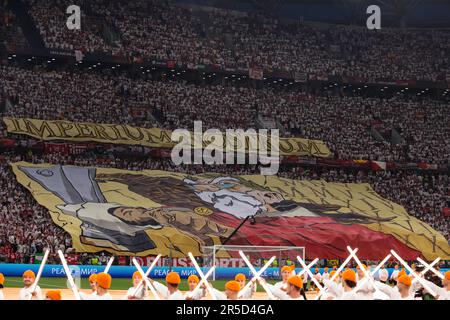 Budapest, Ungheria. 31st maggio, 2023. La coreografia dei tifosi di Siviglia durante la partita della UEFA Europa League alla Puskas Arena, Budapest. Il credito di immagine dovrebbe essere: Jonathan Moskrop/Sportimage Credit: Sportimage Ltd/Alamy Live News Foto Stock