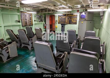 La Ready Room a bordo della United States Navy Aircraft Carrier USS Yorktown presso il Patriot's Point Naval and Maritime Museum di Mount Pleasant, South Carolina. Foto Stock