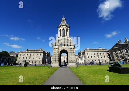 Il Campanile del Trinity College a Dublino, Irlanda. Foto Stock